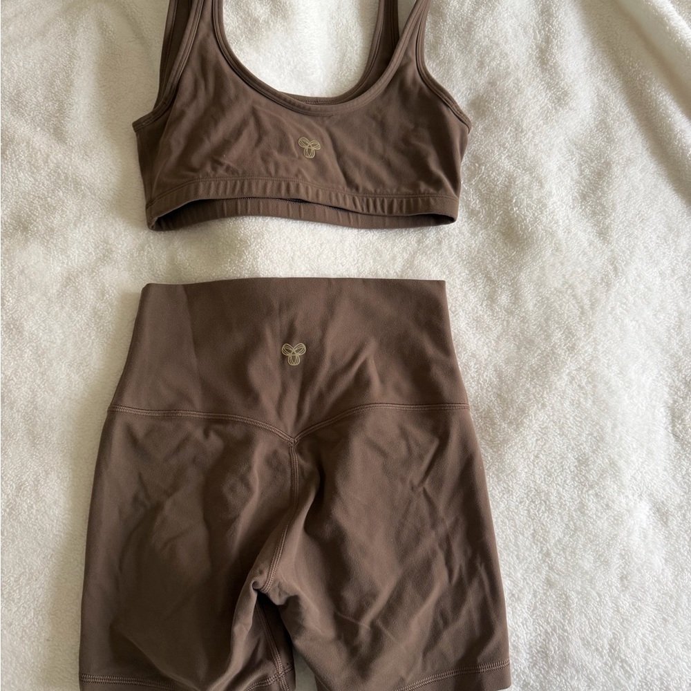Aritzia Golden Biker Shorts Set - Picture 2 of 3